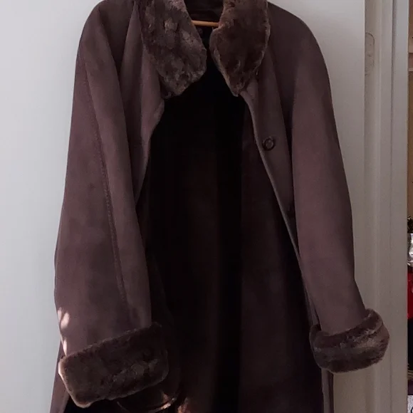 Size 2xl very warm taupe overcoat - Picture 2 of 3